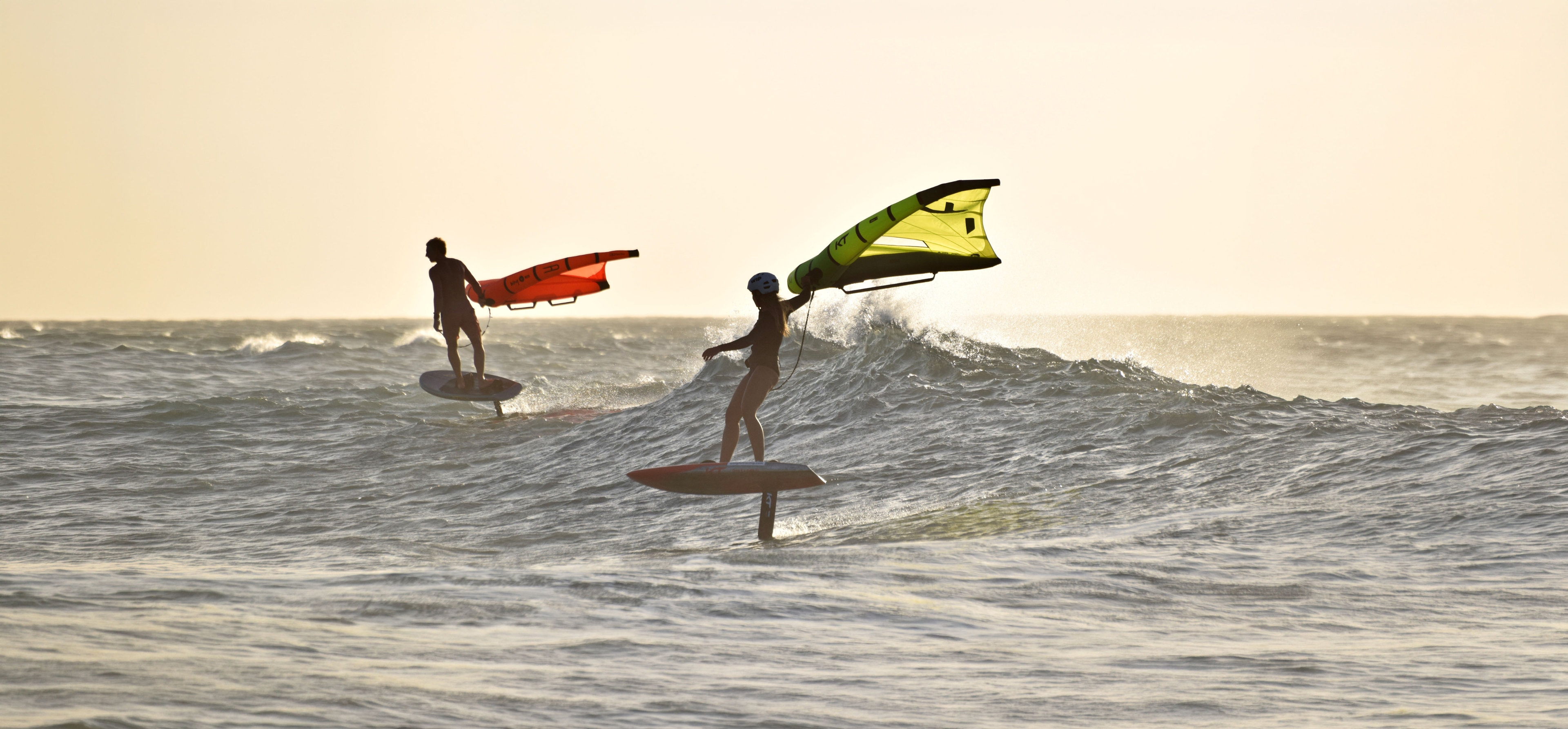 Aula de kitesurf e wingfoil no litoral cearense, em Icaraizinho do Amontada